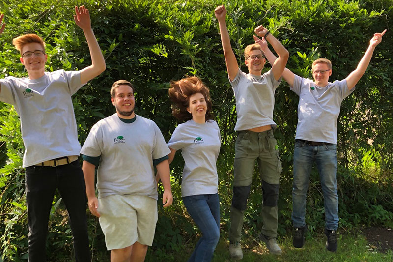 Auszubildende zum/r Landschaftsgärtner/-in, bzw. Baumaschinenführer