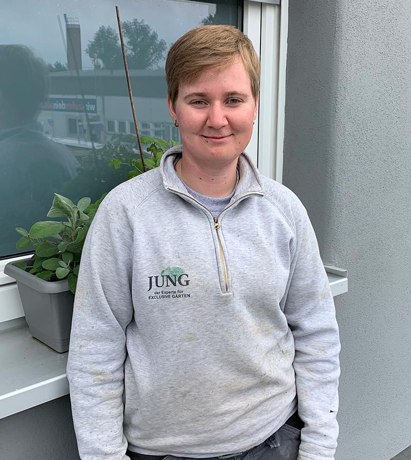 Auszubildender bei JUNG Garten-und Landschaftsbau