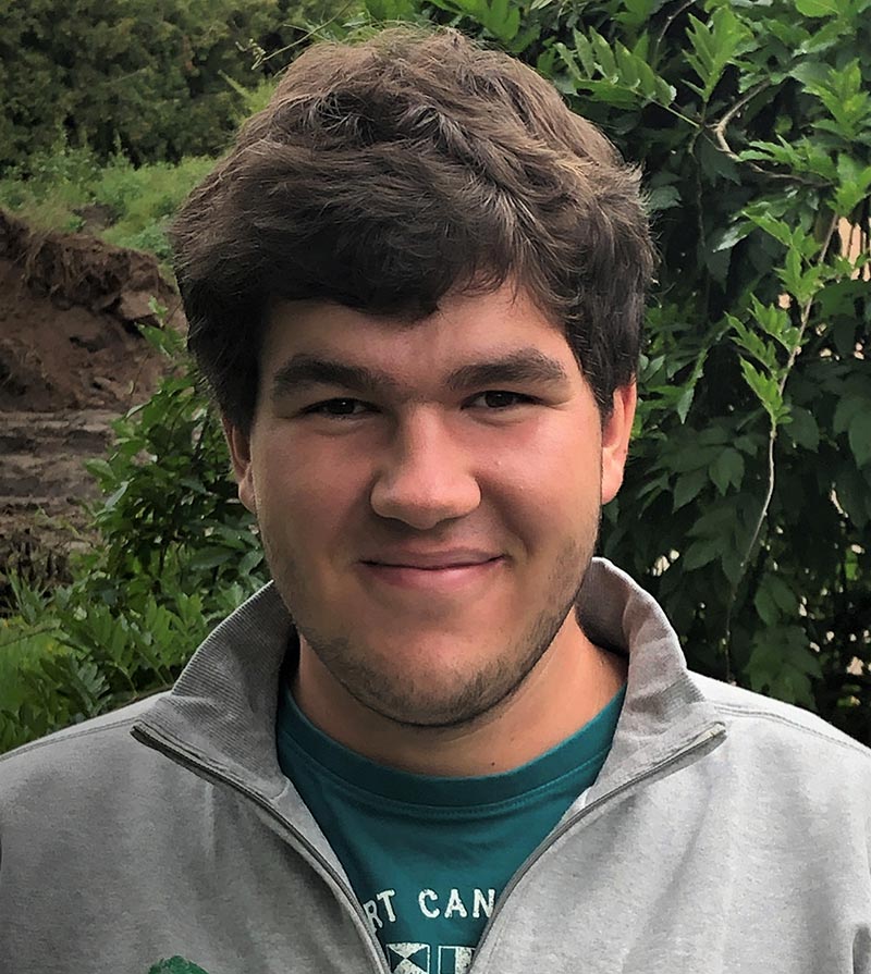 Auszubildender bei JUNG Garten-und Landschaftsbau 