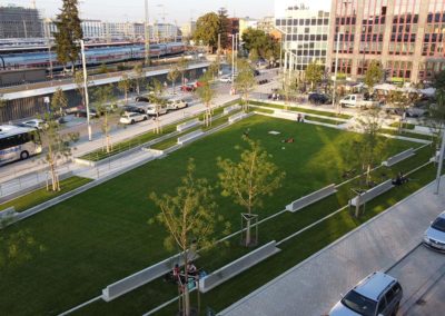 abgesenktes Rasenparterre auf Nelson-Mandela-Platz